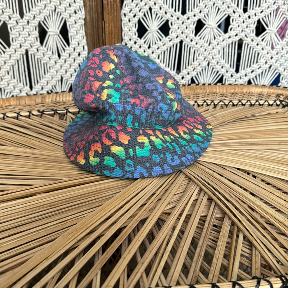 Torrid rainbow bucket hat M/L